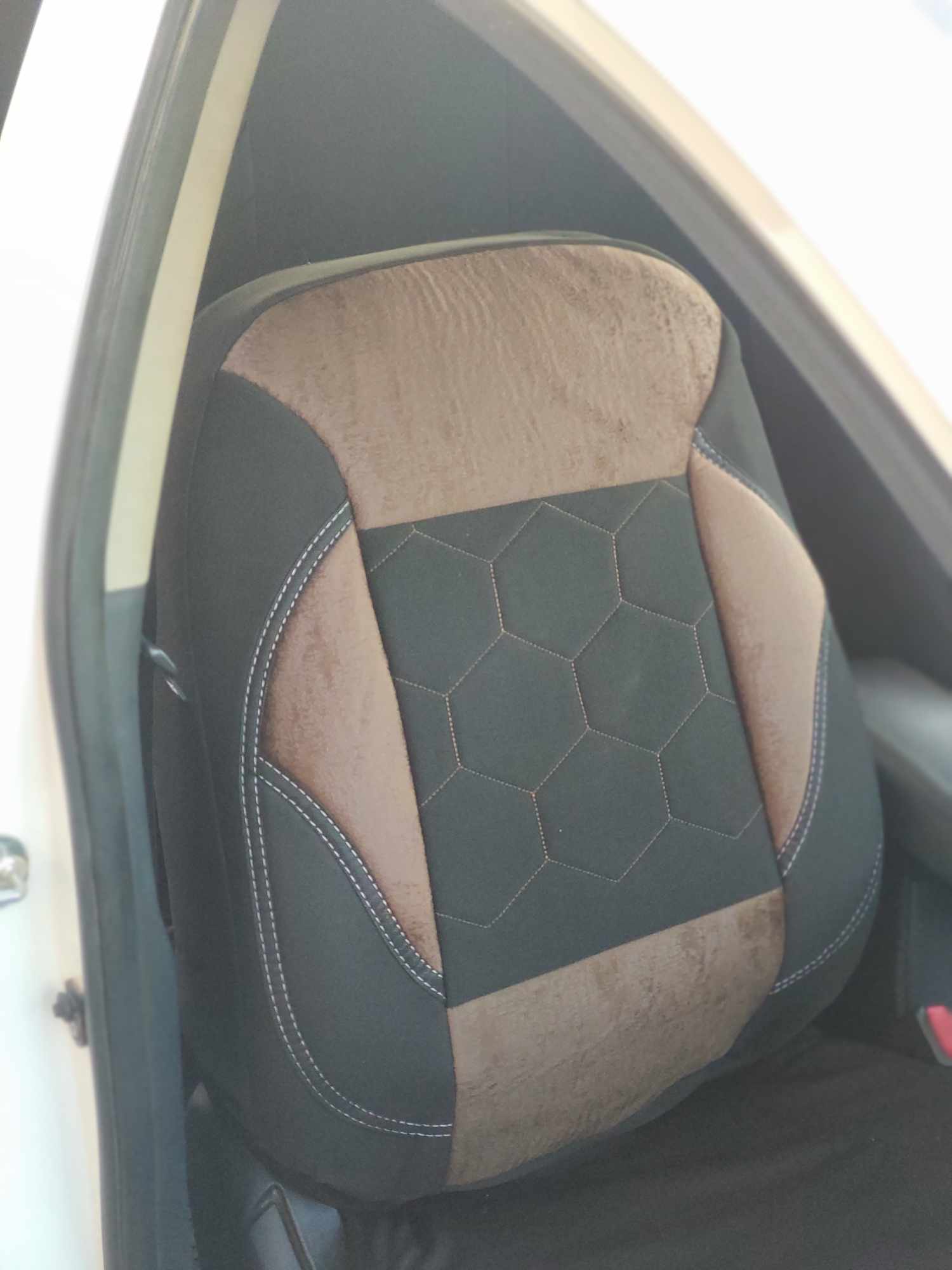 LES HOUSSES ST1 POUR LES VOITURE